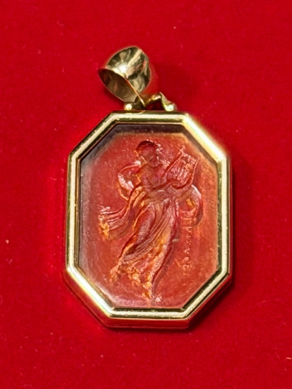 14k intaglio pendant